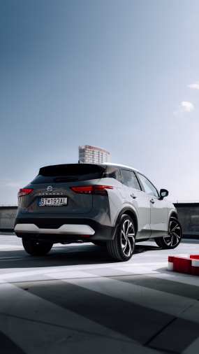 豪华经济型家用轿车图片